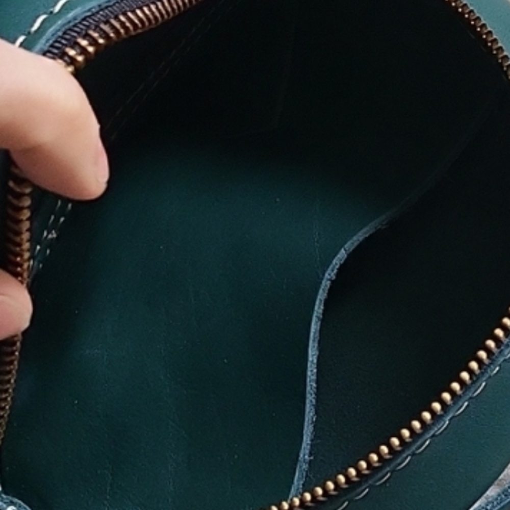 Portland Leather Peacock Teal Green Round Crossbody Bag NWOT - Picture 3 of 5